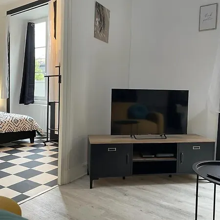 Les Aiguilles Dorees - Marche Saint Pierre, Victoire, Jaude Apartment