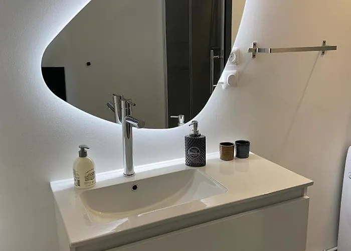 Les Aiguilles Dorees - Marche Saint Pierre, Victoire, Jaude *